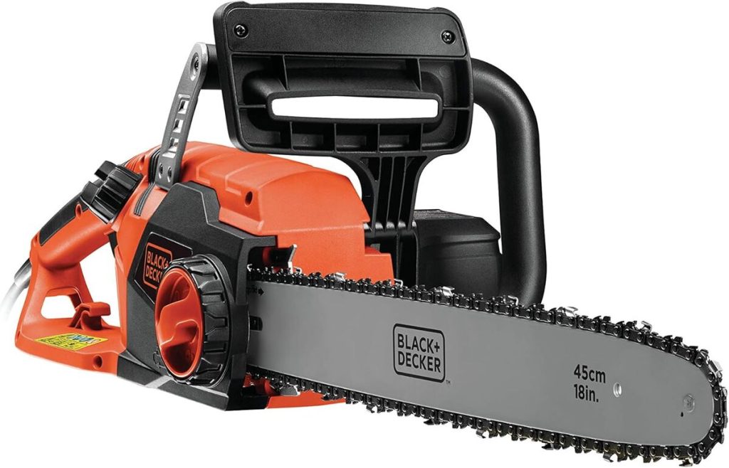 Test de la tronçonneuse filaire BLACK+DECKER, 45 cm : puissance et praticité