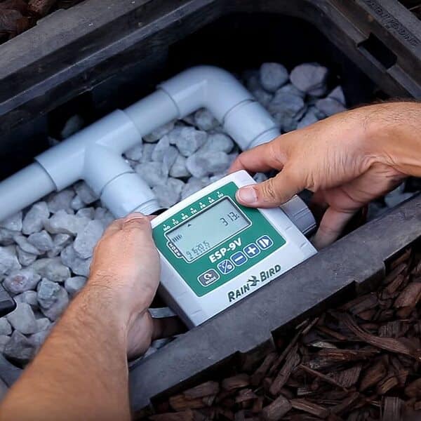 Suinga Système d'arrosage automatique pour jardin à 2 zones avec programmateur de piles et électrovannes Rain Bird HV 1