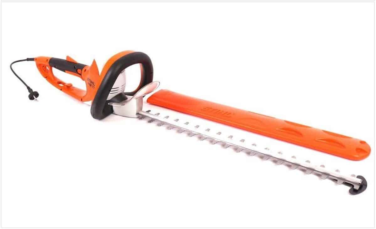 Test de la cisaille électrique Stihl HSE 71 : puissance 600 W et coupe 60 cm