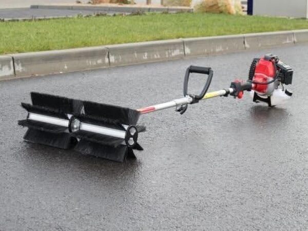 Dealourus Outil de jardin multifonction 5 en 1 - pour débroussailleuse à essence, Brosse, Cutter, Tronçonneuse, Taille-haie, Balayeuse, Balai, Rallonge