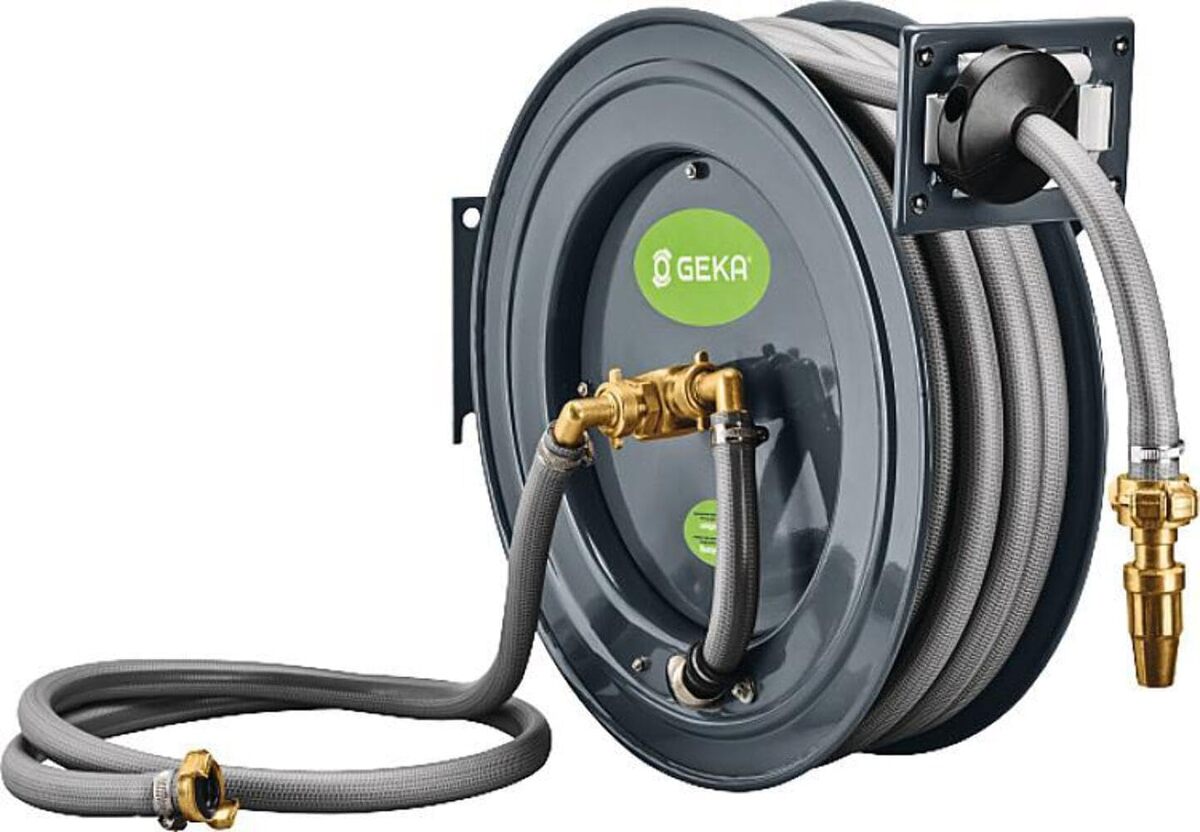 Test de l'enrouleur de tuyau automatique GEKA plus PA20SK : performance et praticité