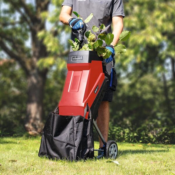 Scheppach Broyeur de Jardin électrique 2 en 1 GS55 – Broyeur & collecteur – 2400 W – Jusqu'à 45 mm d'épaisseur – Capacité de 45 L – 2 Couteaux réversibles montés – 2 Sacs de ramassage Inclus