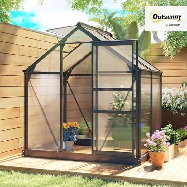 Découvrez la performance et la solidité de la serre Outsunny en polycarbonate. Guide complet et avis détaillé pour un choix éclairé  !