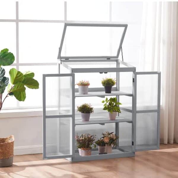 Découvrez l'efficacité de la serre en bois MCombo 0760 : une solution idéale pour optimiser vos cultures en balcon et jardin.